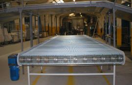 Конвейер с сетчатой лентой для питы